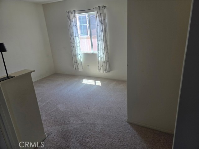 17620 Comfrey Drive, San Bernardino CA: https://media.crmls.org/medias/c4f1e0d8-32ea-4c62-bf27-c53bc8e9491f.jpg