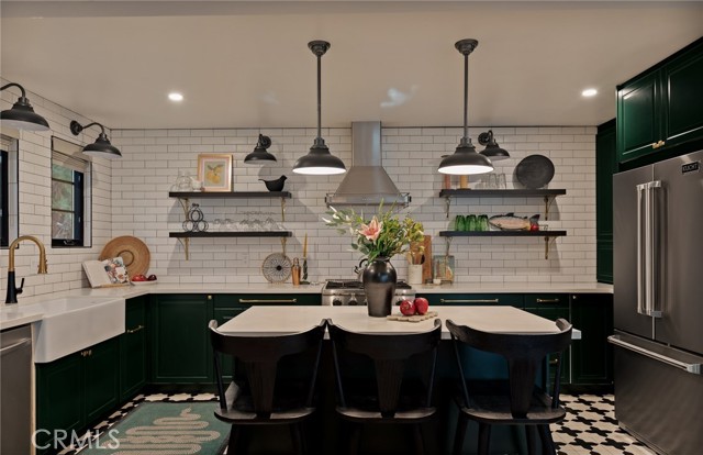 Detail Gallery Image 6 of 30 For 252 Crest Cir, Lake Arrowhead,  CA 92352 - 3 Beds | 2 Baths