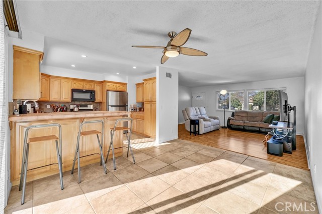 Detail Gallery Image 9 of 35 For 16572 Patricia Ln, Huntington Beach,  CA 92647 - 4 Beds | 2 Baths