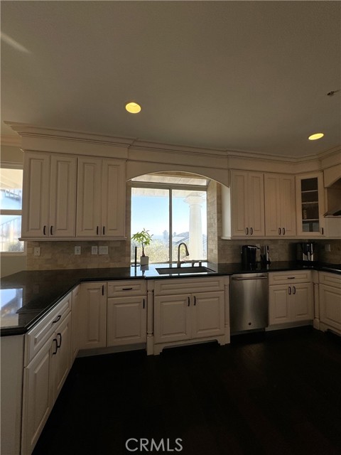 2305 Via Zafiro, San Clemente CA: https://media.crmls.org/medias/c4f396f3-d5b2-4f56-84f9-c57dc12409f3.jpg