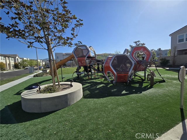 171 Bear Leaf Drive, Lake Forest CA: https://media.crmls.org/medias/c4f3a96f-88c7-40cc-8d0c-cb5b9dfffee3.jpg