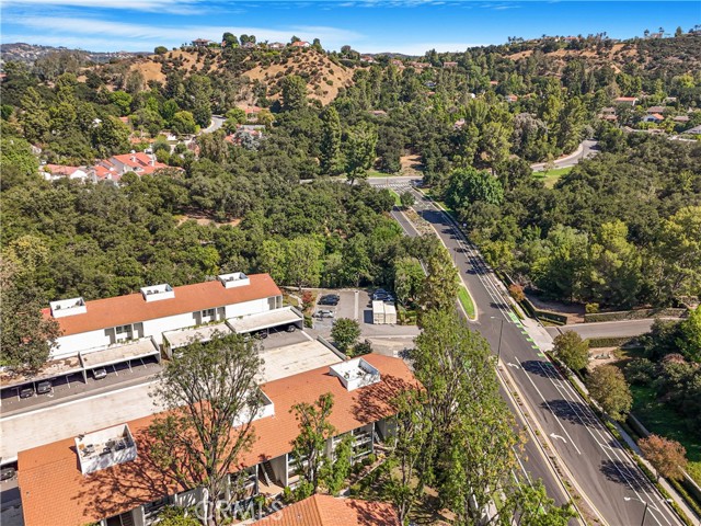 Detail Gallery Image 38 of 52 For 23675 Park Capri #24,  Calabasas,  CA 91302 - 2 Beds | 2 Baths