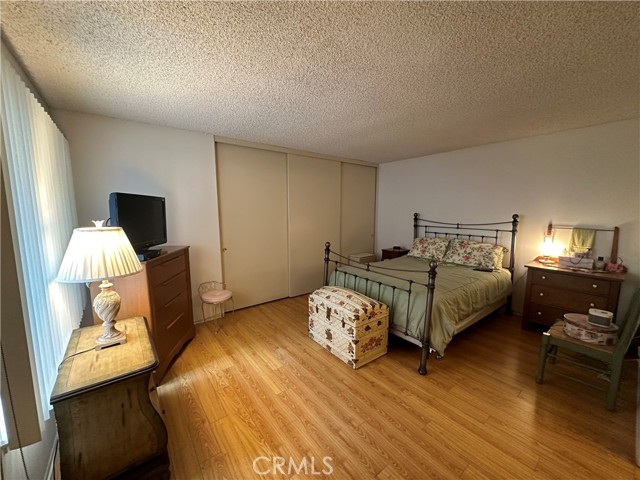 10521 Larwin Avenue, 6 photo 4