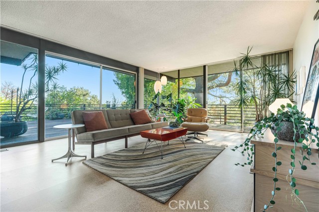 4380 Canyon Crest Road, Altadena CA: https://media.crmls.org/medias/c4f40fa5-1e8e-47b0-bb37-859feb822bb2.jpg