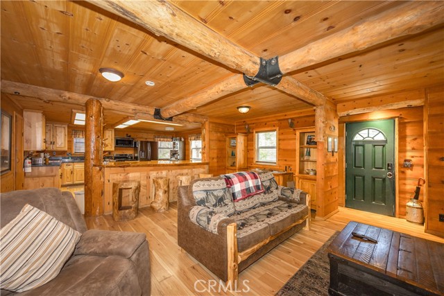 Detail Gallery Image 7 of 32 For 39998 Glenview Road, Big Bear Lake,  CA 92315 - 2 Beds | 1/1 Baths