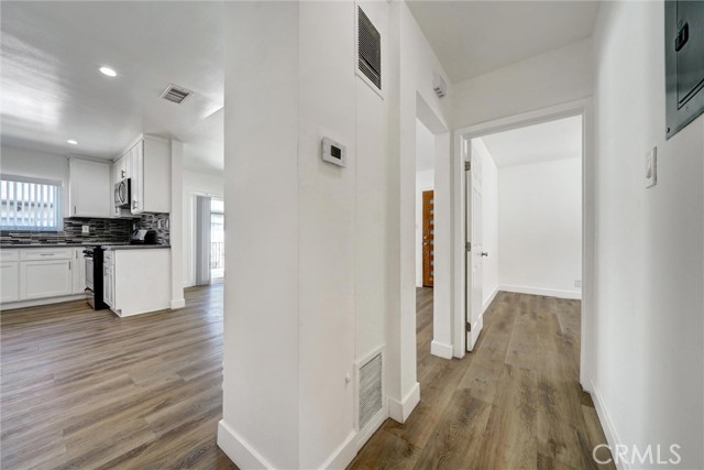 2040 S Sherbourne Drive, Los Angeles CA: https://media.crmls.org/medias/c4f49a53-aada-4f99-8054-645f1f1fda82.jpg