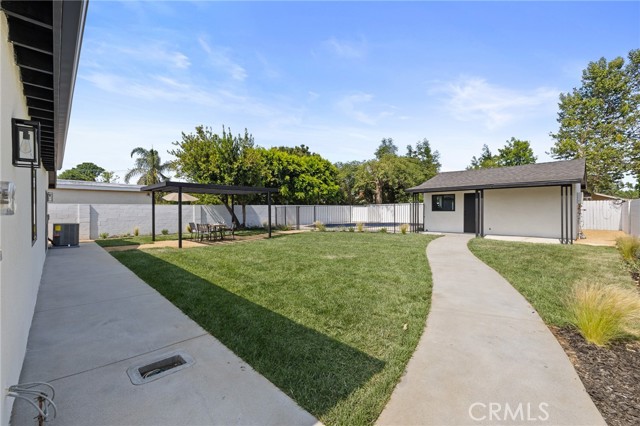 8840 Valjean Avenue, North Hills CA: https://media.crmls.org/medias/c4f4ed38-a6bb-495b-b957-a15f4658e1d8.jpg