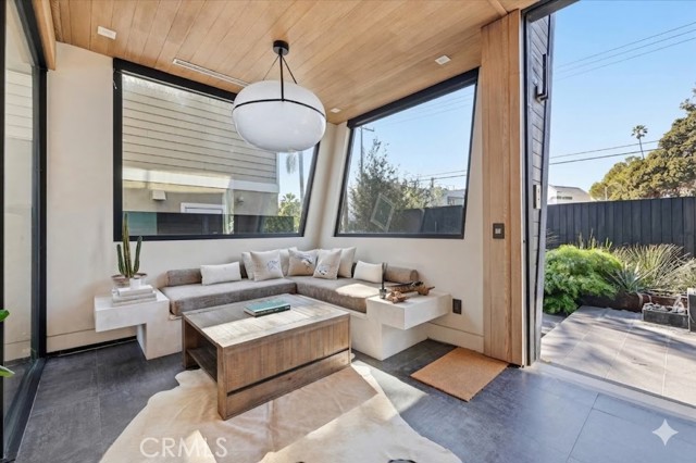 Detail Gallery Image 6 of 62 For 750 California Ave, Venice,  CA 90291 - 4 Beds | 4 Baths