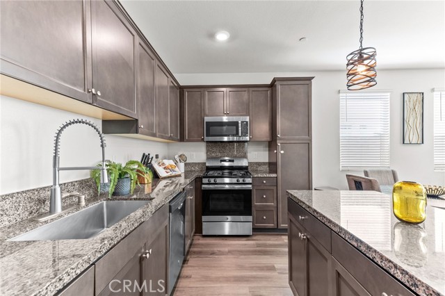 Detail Gallery Image 9 of 43 For 5873 Oatfield Ave, Corona,  CA 92880 - 3 Beds | 2/1 Baths