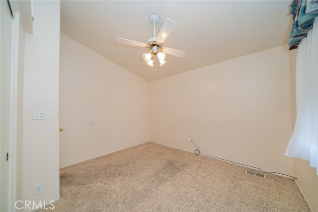 10778 Sonora Road, Phelan CA: https://media.crmls.org/medias/c4f618b6-9c45-4d20-a0b7-4f60ac480794.jpg