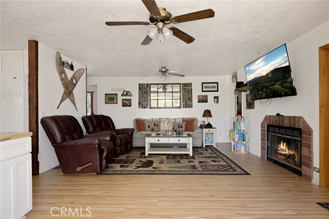 Detail Gallery Image 14 of 44 For 26249 Cedar Ln, Twin Peaks,  CA 92391 - 4 Beds | 3 Baths