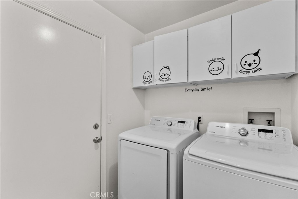 https://media.crmls.org/medias/c4f71c60-7d62-4c45-a500-10d063c18705.jpg?preset=X-Large