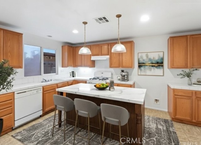 14483 Wapiti Way, Victorville CA: https://media.crmls.org/medias/c4f83d69-881b-46f3-b4d3-b1da85071aa7.jpg