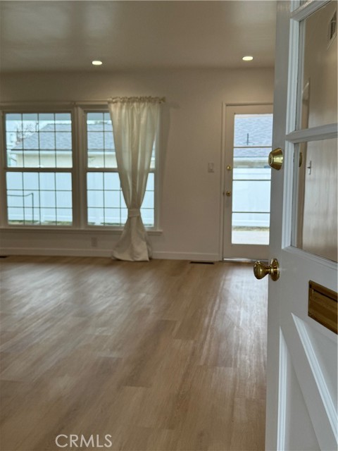 Detail Gallery Image 3 of 17 For 22051 Vanowen Street, Canoga Park,  CA 91303 - 3 Beds | 2 Baths