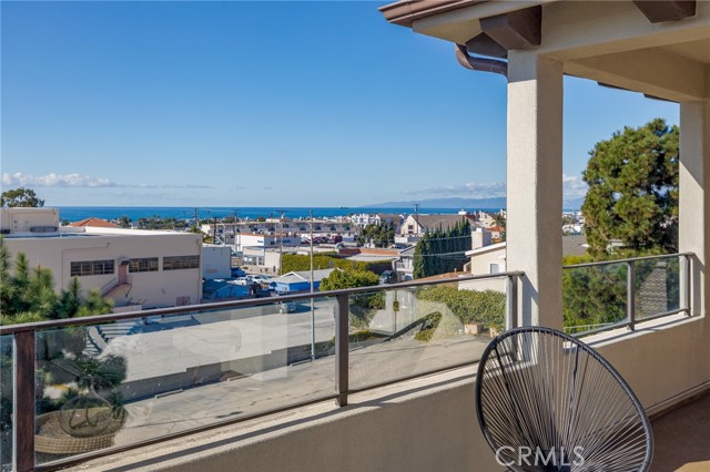 929 1st Street, Hermosa Beach, California 90254, 3 Bedrooms Bedrooms, ,2 BathroomsBathrooms,Residential,Sold,1st,SB22251718