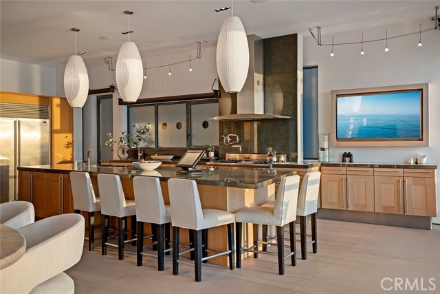 Detail Gallery Image 11 of 75 For 2665 Victoria Dr, Laguna Beach,  CA 92651 - 5 Beds | 4/2 Baths