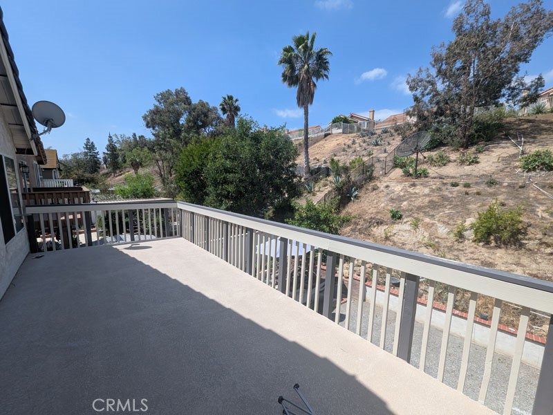 https://media.crmls.org/medias/c4faa7f1-fea9-4a92-b7b1-399e2f804223.jpg?preset=X-Large