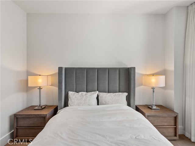 211 W Elm Court, Los Angeles CA: https://media.crmls.org/medias/c4fab4fb-3ba3-4fbb-8f37-19ad981ef5d5.jpg