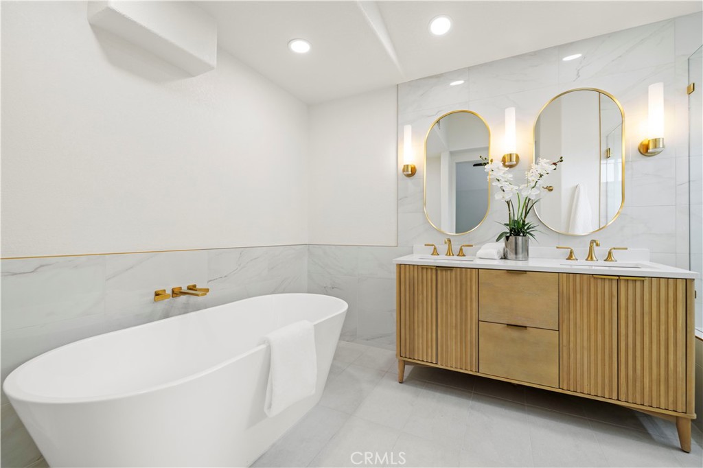 https://media.crmls.org/medias/c4faf1ef-07be-4218-b185-30a9ee10aa6c.jpg?preset=X-Large