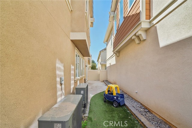 Detail Gallery Image 15 of 57 For 618 S Brampton Ln, Rialto,  CA 92376 - 4 Beds | 3 Baths