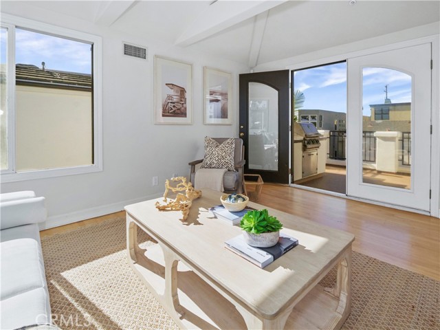 bonus living room facing ocean view deck