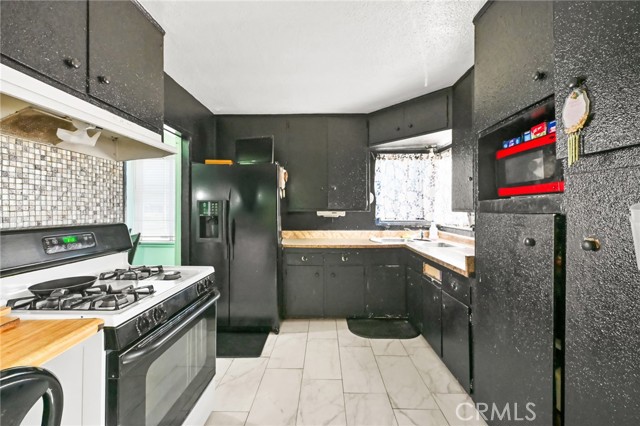 803 N Grandee, Compton CA: https://media.crmls.org/medias/c4fc695b-4bec-4e05-a14a-c72fae07c208.jpg