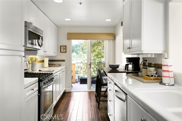 Detail Gallery Image 11 of 40 For 4 Firenze Ct, Newport Coast,  CA 92657 - 2 Beds | 2 Baths