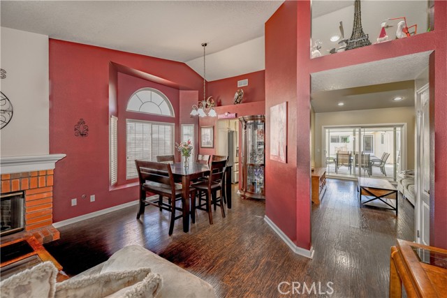 Detail Gallery Image 6 of 47 For 20419 Kesley St, Canyon Country,  CA 91351 - 6 Beds | 3 Baths