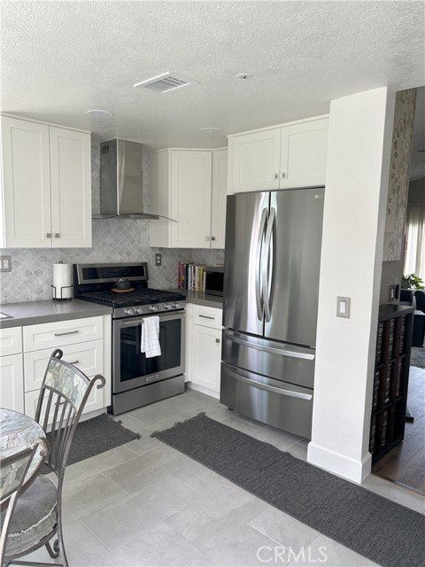 Detail Gallery Image 7 of 34 For 14241 Elizabeth Ct, Fontana,  CA 92337 - 2 Beds | 2 Baths