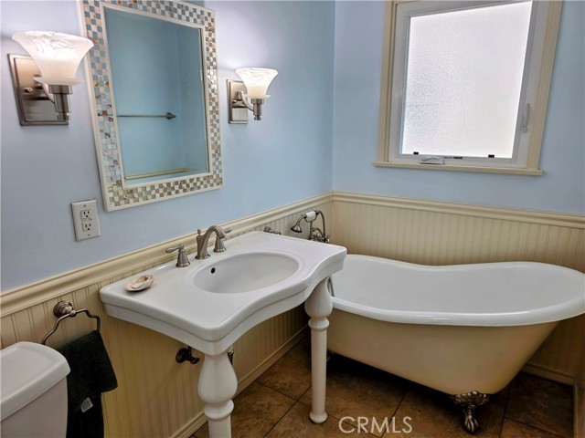427 Orlena Avenue, Long Beach CA: https://media.crmls.org/medias/c5000273-9184-4b5b-9d20-ea25866fe8ec.jpg