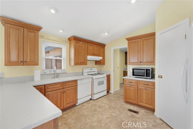 Detail Gallery Image 28 of 60 For 5332 Sundown Dr, Phelan,  CA 92371 - 4 Beds | 3 Baths