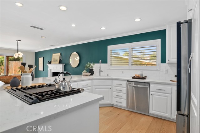 Detail Gallery Image 6 of 30 For 5839 Parkmor Rd, Calabasas,  CA 91302 - 4 Beds | 2 Baths