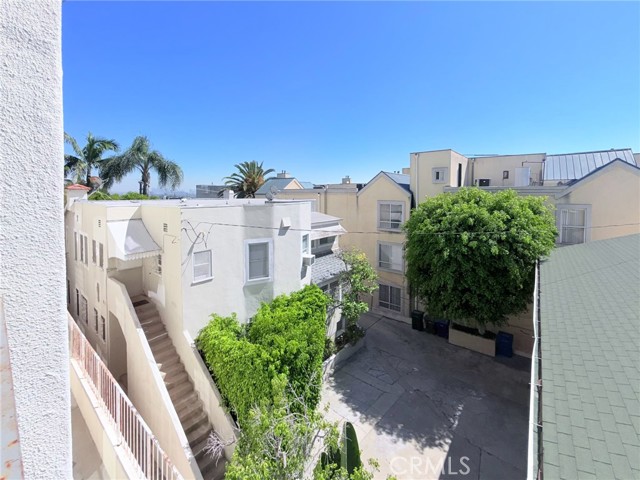 Detail Gallery Image 10 of 50 For 1129 Larrabee St #10,  West Hollywood,  CA 90069 - 2 Beds | 2 Baths