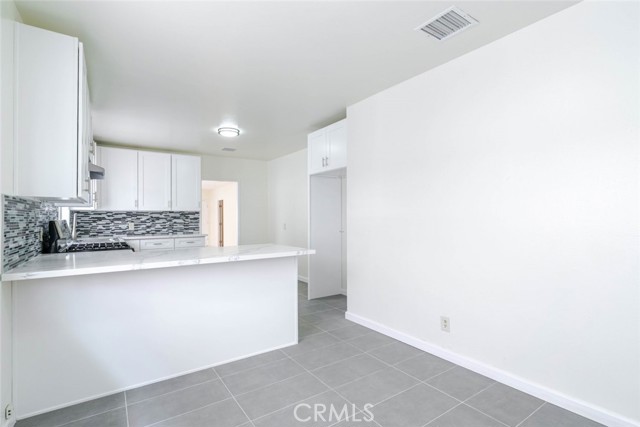 Detail Gallery Image 16 of 30 For 818 E Windsor Rd, Glendale,  CA 91205 - 3 Beds | 2 Baths