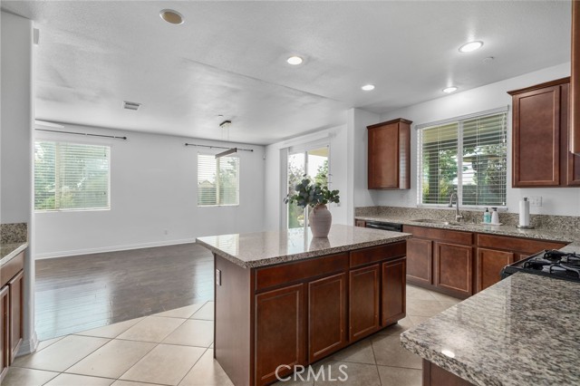 Detail Gallery Image 12 of 41 For 17704 Anise Dr, San Bernardino,  CA 92407 - 4 Beds | 2/1 Baths