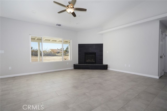 Detail Gallery Image 3 of 30 For 17796 Valencia St, Hesperia,  CA 92345 - 4 Beds | 2/1 Baths
