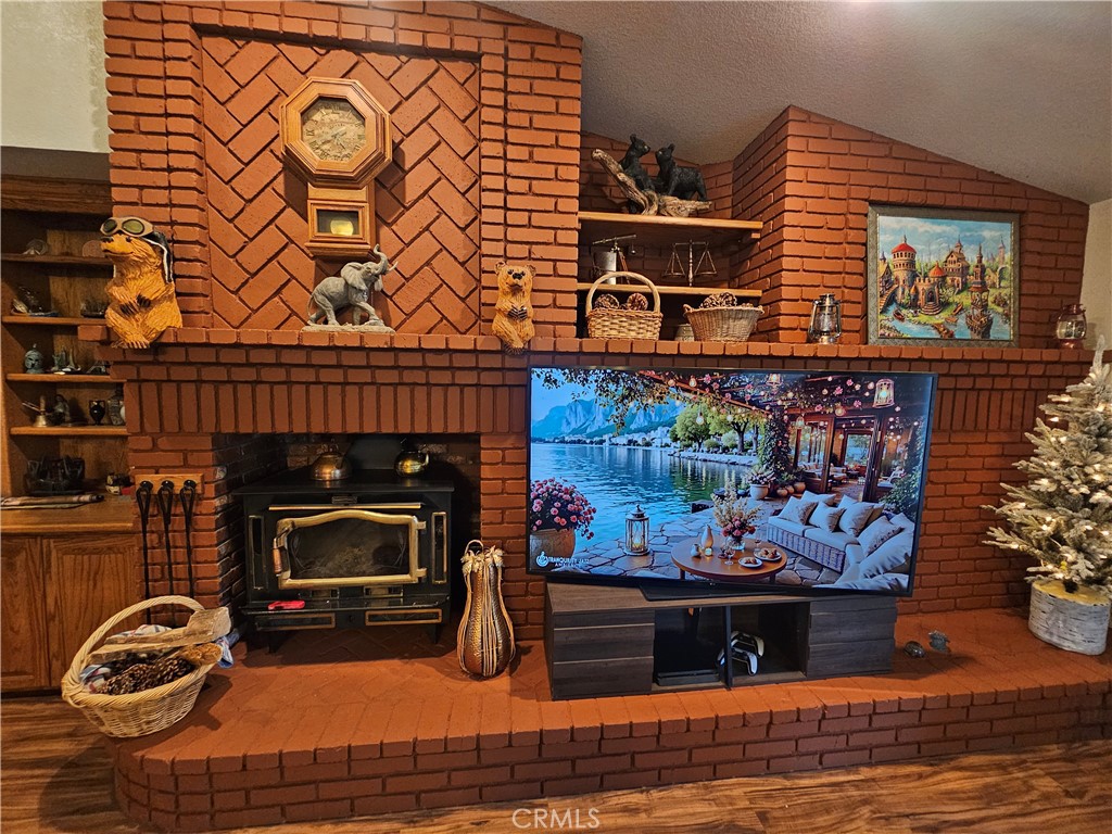 https://media.crmls.org/medias/c50382fc-86fb-46fa-992c-659255e4a95a.jpg?preset=X-Large