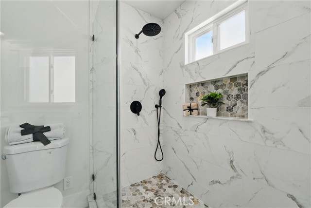 2111 S Bronson Ave, Los Angeles CA: https://media.crmls.org/medias/c504f114-789c-4fd8-9e1b-063f01c0e900.jpg
