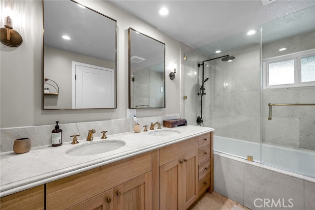 17152 Escalon Drive, Encino CA: https://media.crmls.org/medias/c5050bfa-05ca-4724-82ec-180bf13649ab.jpg