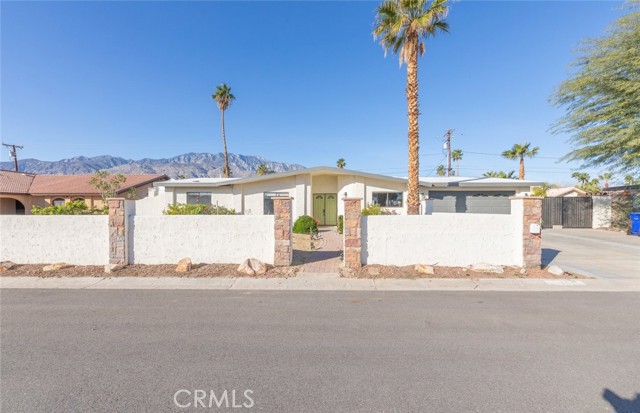 Detail Gallery Image 5 of 39 For 2333 N San Clemente, Palm Springs,  CA 92262 - 4 Beds | 2 Baths