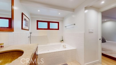 3205 Bayview Drive, Manhattan Beach CA: https://media.crmls.org/medias/c506ae22-2269-4dfe-8257-368a93fa2a19.jpg
