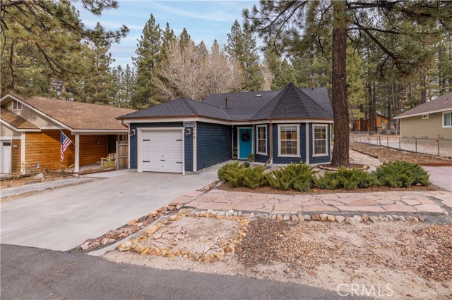 Detail Gallery Image 3 of 38 For 449 Mountainaire Ln, Big Bear Lake,  CA 92315 - 2 Beds | 2 Baths