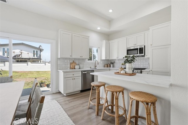 Detail Gallery Image 13 of 31 For 2413 Ives Ln, Redondo Beach,  CA 90278 - 4 Beds | 3 Baths