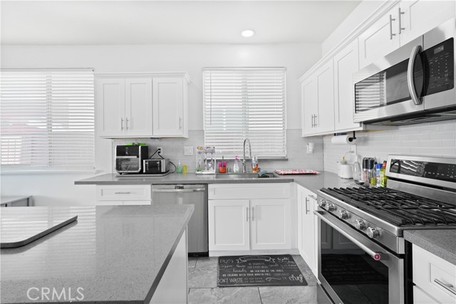 Detail Gallery Image 14 of 75 For 16075 Palomino Ln, Moreno Valley,  CA 92551 - 4 Beds | 2/1 Baths