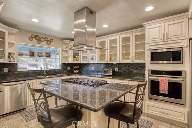 Detail Gallery Image 6 of 20 For 19016 Runnymede, Reseda,  CA 91335 - 3 Beds | 2 Baths