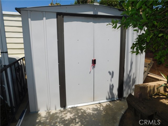 2200 W Wilson Street, Banning CA: https://media.crmls.org/medias/c5096de2-25dc-4b62-a786-2d2561adcdbd.jpg