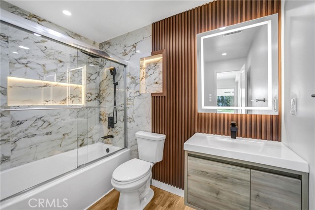 Detail Gallery Image 20 of 33 For 6119 Longridge Ave, Valley Glen,  CA 91401 - 3 Beds | 3 Baths
