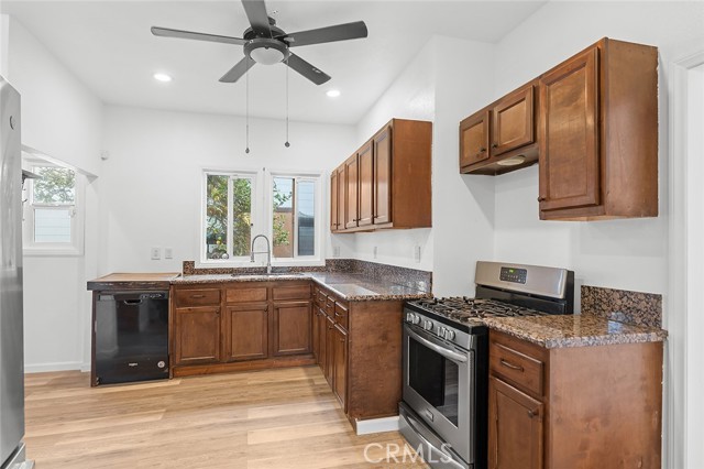 Detail Gallery Image 12 of 28 For 1339 W Temple St, Echo Park,  CA 90026 - 2 Beds | 2 Baths