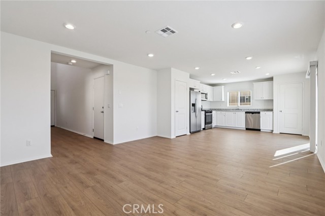 Detail Gallery Image 10 of 35 For 18774 Hampton Ln, Adelanto,  CA 92301 - 3 Beds | 2/1 Baths