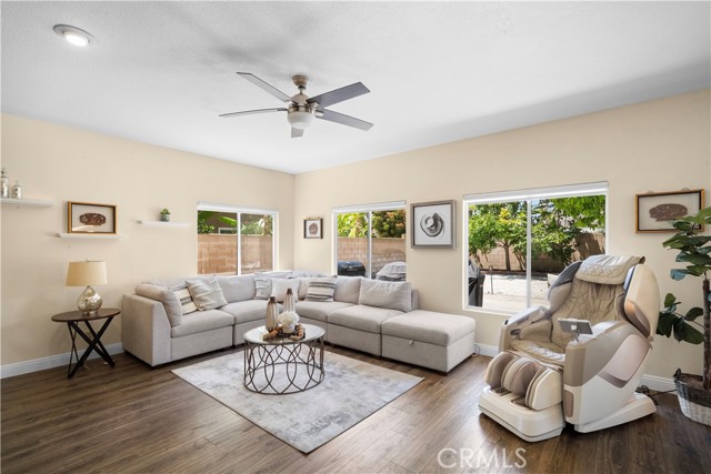8787 Sunbird Avenue, Fountain Valley CA: https://media.crmls.org/medias/c50bd843-2417-42c9-9bb8-b5ee199f5a4d.jpg